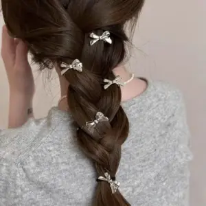 Haarspange mit Schleife Damen, klein und glänzend – Bild 2