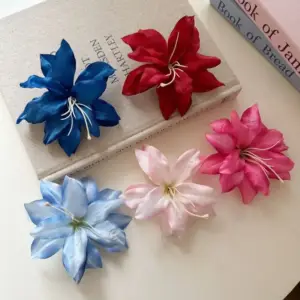 Haarspange Damen mit großer Lilienblüte als Haarschmuck – Bild 2