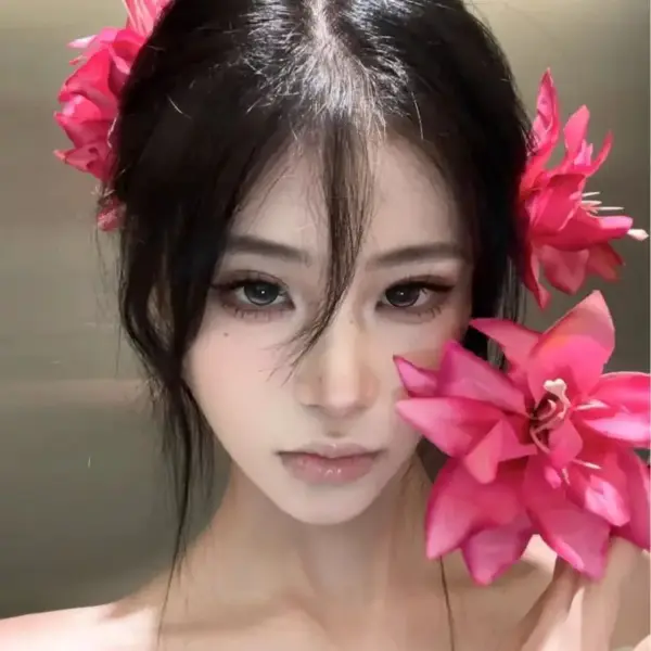 Haarspange Damen mit großer Lilienblüte als Haarschmuck – Bild 4