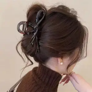 Haarklammer braun in Schleifenform für Haarknoten – Braun