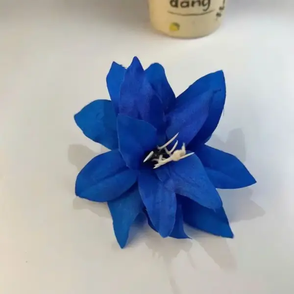 Haarspange Damen mit großer Lilienblüte als Haarschmuck – Bild 9